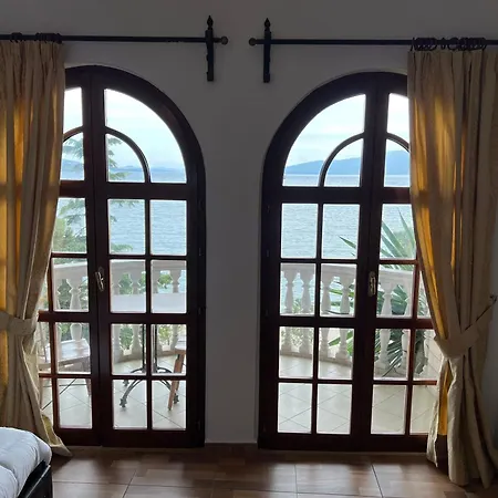 Monte Cristo - Rooftop Pool Saranda