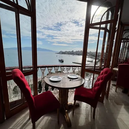 Monte Cristo - Rooftop Pool Hotel